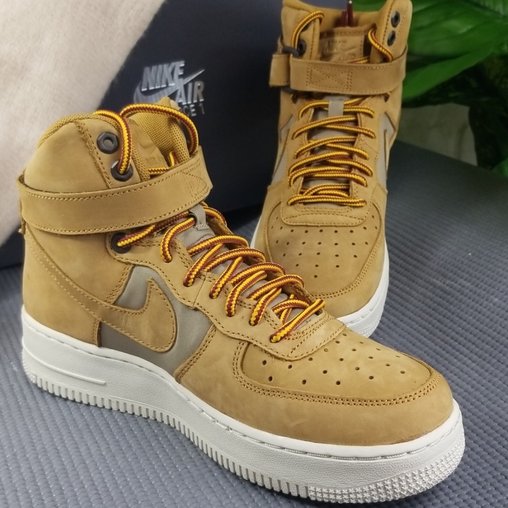 💥SOLD💥Air Force 1 High Premium (GS) Youth/Womens - Picture 2 of 8
